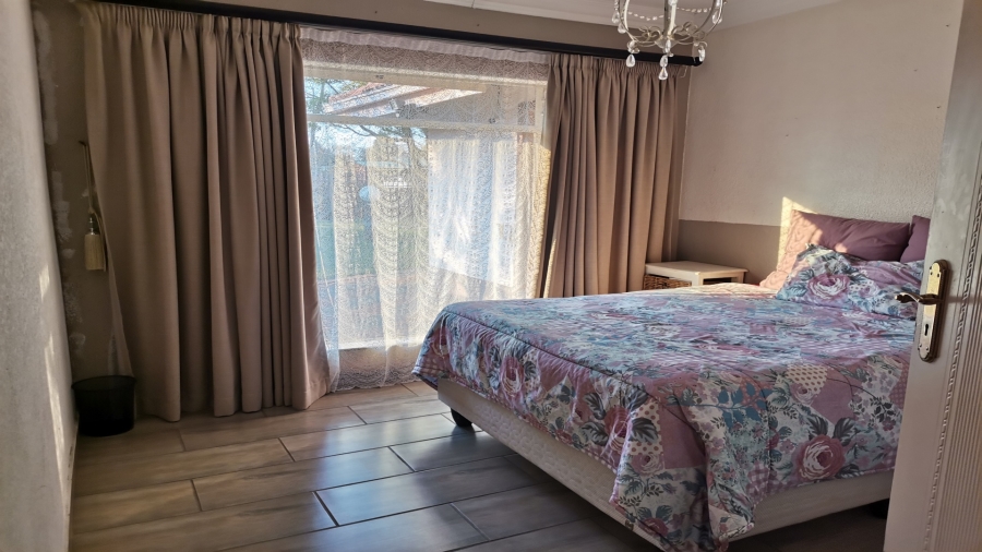 5 Bedroom Property for Sale in Miederpark North West
